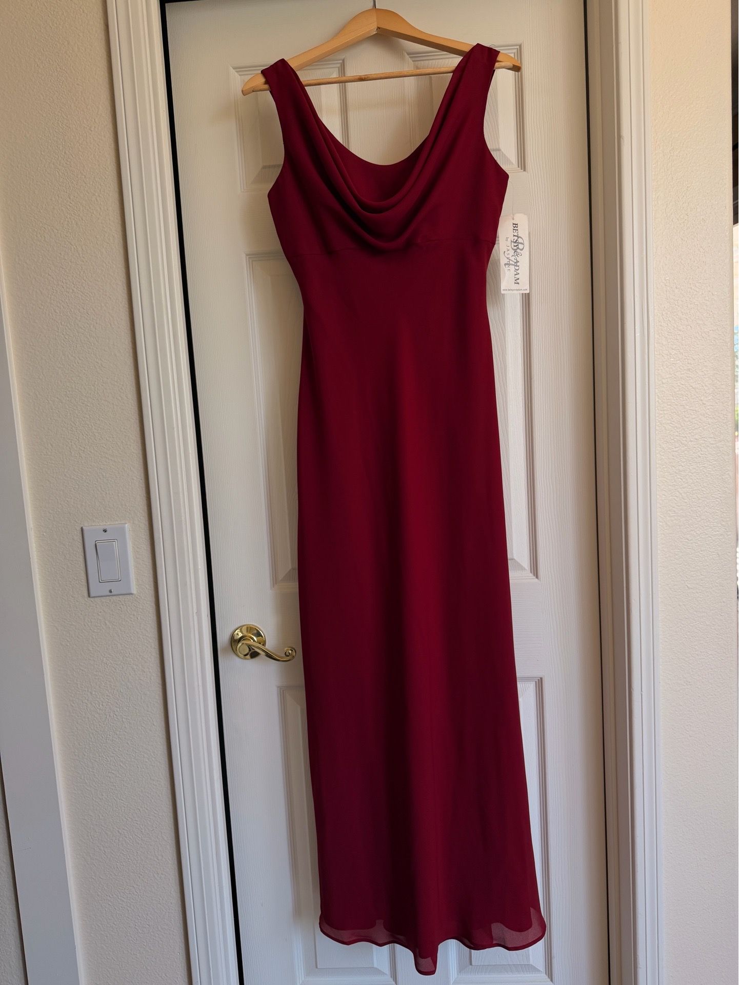 ✨ NEW with tag Betsy & Adam by Jaslene Red Formal Dress Ball Gown Women’s Size 8/10 Fully Lined