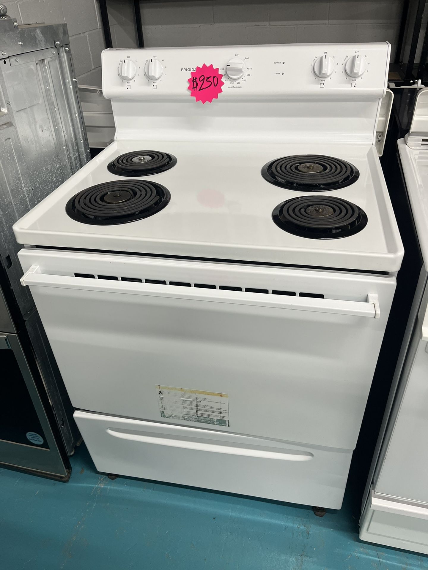 💥Used FRiGIDAIRE Electric Stove In Good Condition