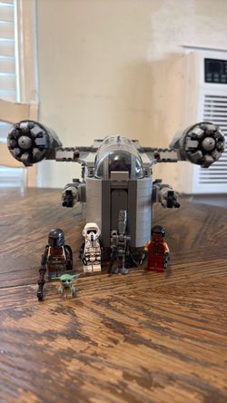 LEGO Star Wars The Mandalorian Razor Crest Set