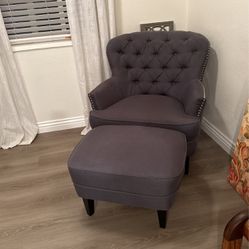 Sitting Chair With Ottoman 