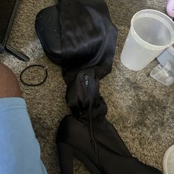 Black Boots 
