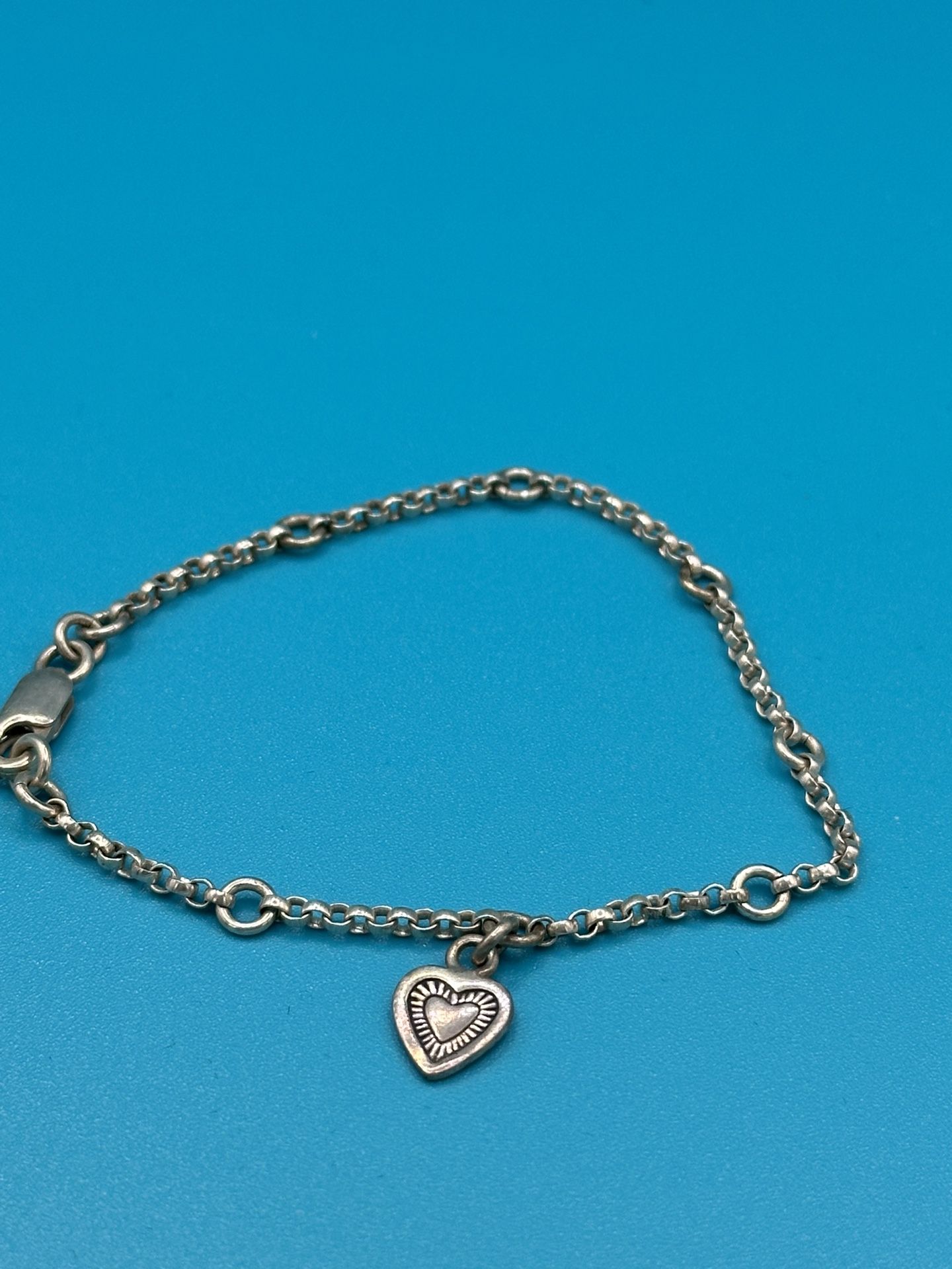 925 Silver Bracelet Size 6.5” 4.20 Grams Dainty Heart Charm Good Condition