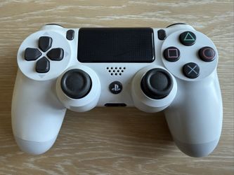 ***NO TRADES!!!*** Glacier White DualShock 4 controller ***NO TRADES!!!***