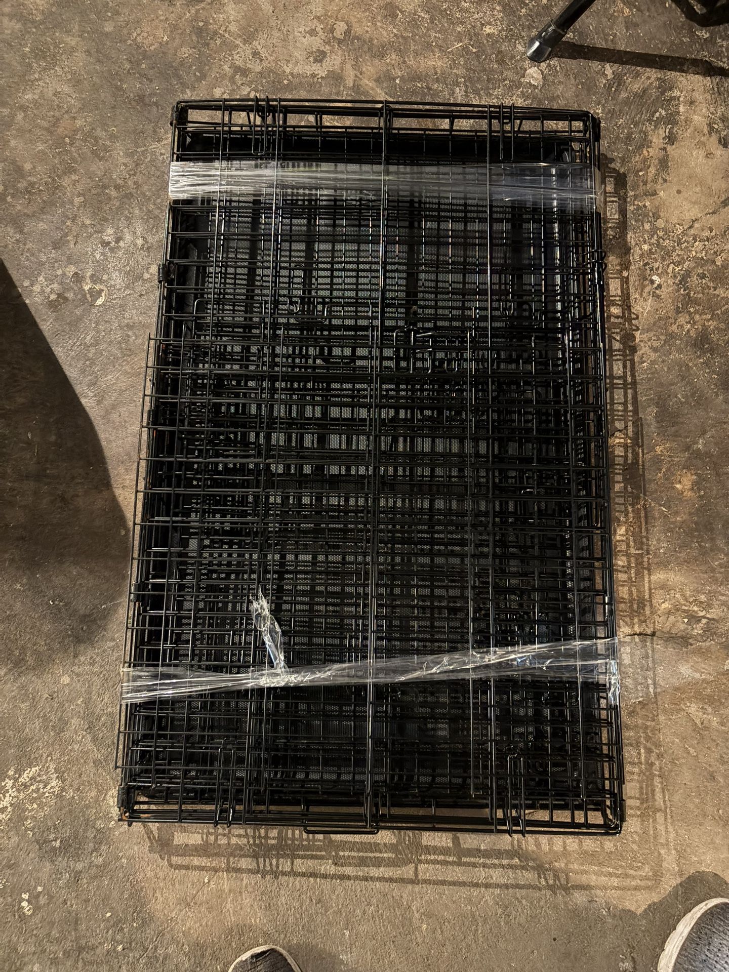Dog Crate M/L: 36-in L x 23-in W x 25-in H