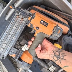 Ridgid R250SFE 16-Gauge 2-1/2 in. Finish Straight Nailer