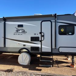 2021 Jayco Jay Flight SLX M-184BS Baja Edition — Only 3729 lbs *