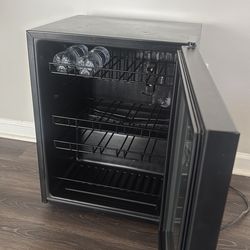 mini fridge / wine cooler