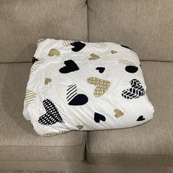 White With Gold  And Black Harts Twin Bed Set