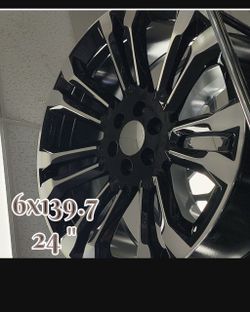 Nothing looks cleaner than a fresh set of 24s! 🛞🔥 ​⚡ Size: 24" 💥 Bolt Pattern: 6x139.7 🛻 Fits: Chevy Silverado/Tahoe, GMC Sierra/Yukon, Cadillac E