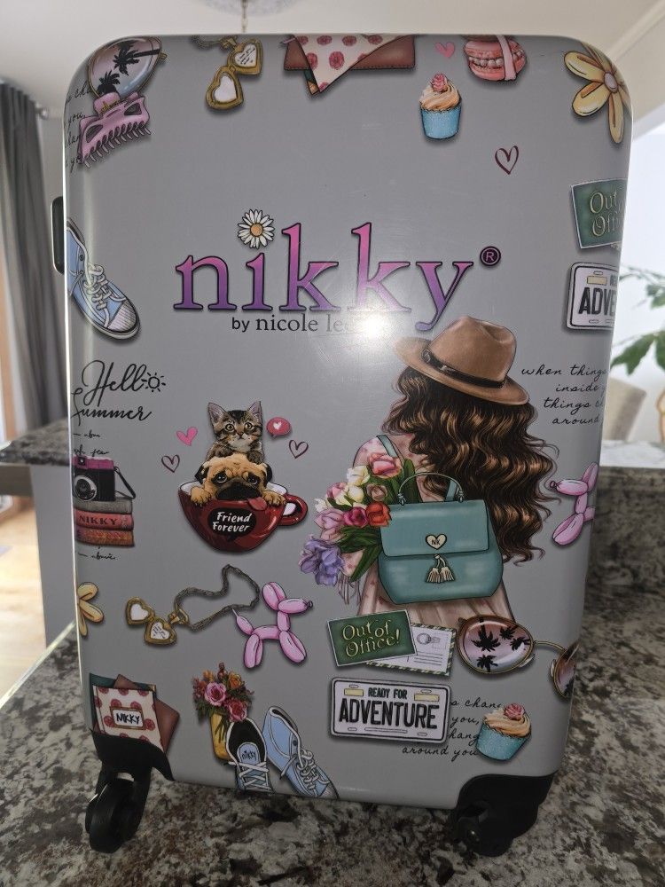 Brand New Nikky Nicole Lee Luggage