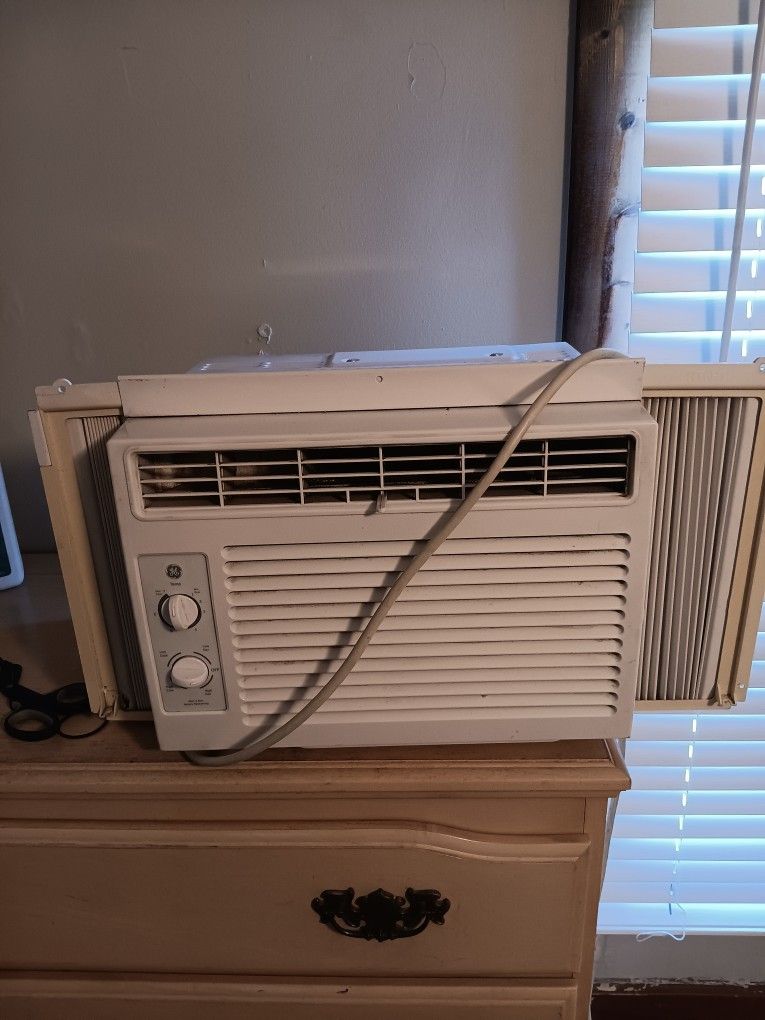 2 5000btu Work Great Moveing Don't Need Them No More
