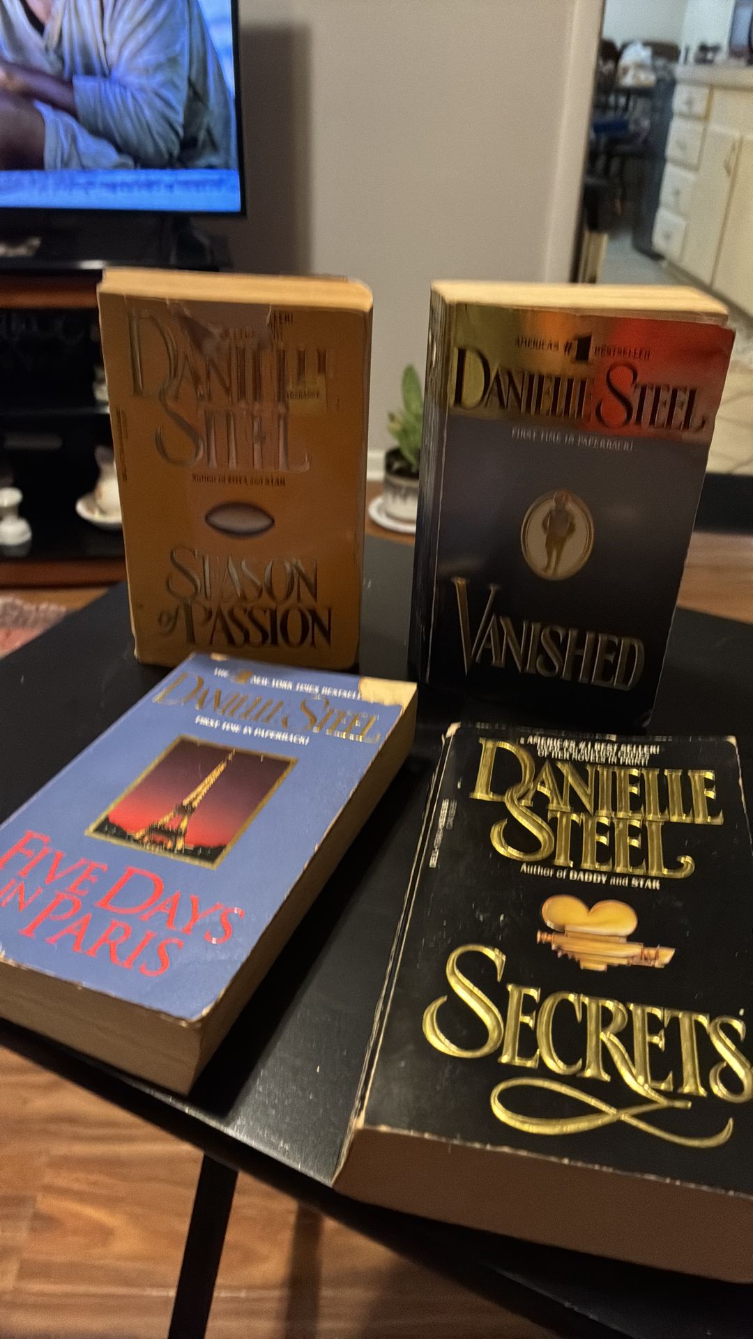 Nine books, by Danielle Steel $25