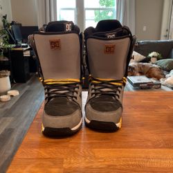 DC Snowboarding Boots