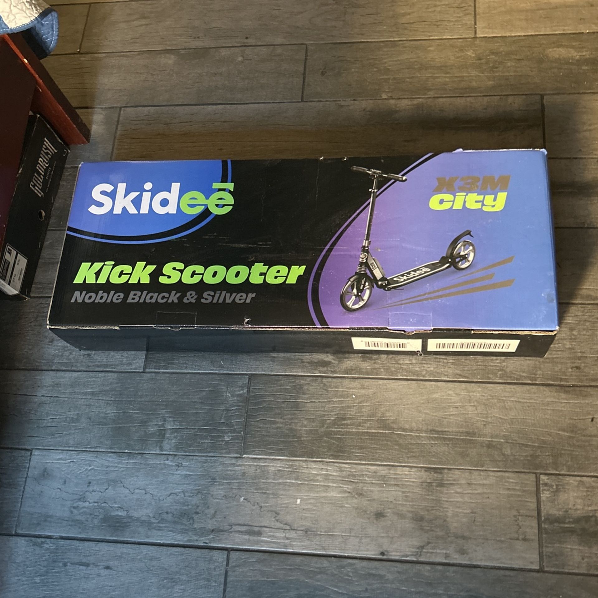 Skidee kick scooter