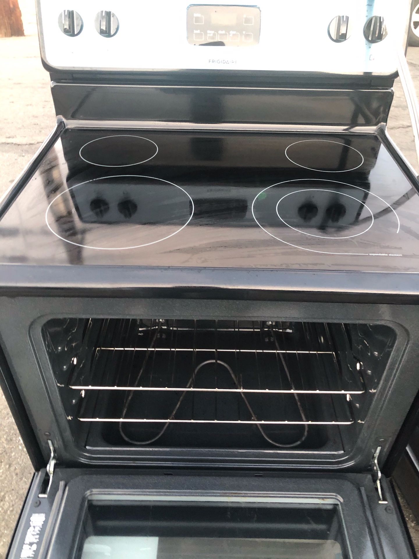 Frigidaire electric stove (brand new)⚡️⚡️⚡️