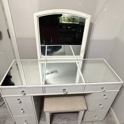 White Vanity With Mirror 