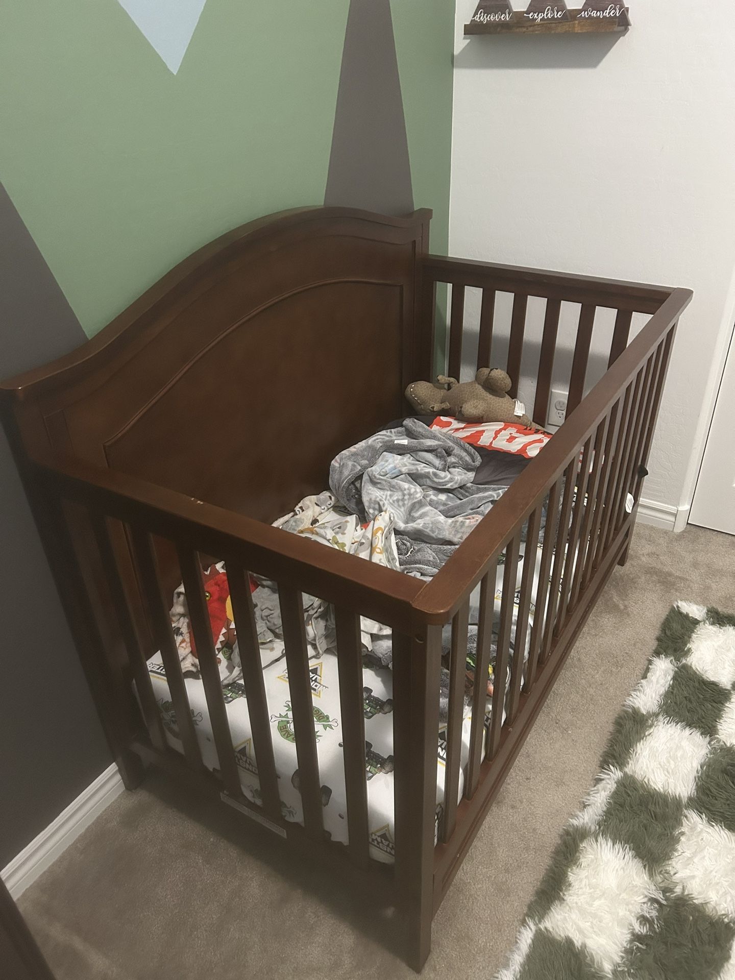 Baby Crib /Toddler Bed