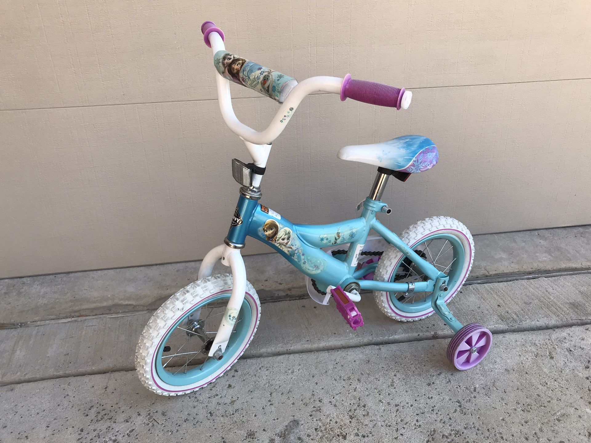 Frozen Huffy Girl’s Bike 12" with trainer wheels