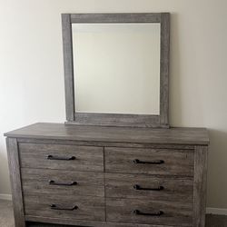 Large Dresser Set/With Mirror