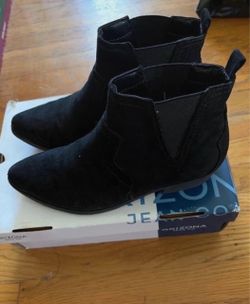 Arizona Jean Co. Black Suede Chelsea Ankle Boots