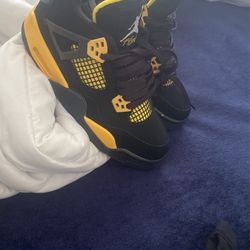 Thunder 4s Size 5.5