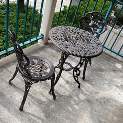Bistro table and Chairs 3 piece Set