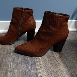 Chocolate Brown Croc Block Heel Boots 8.5