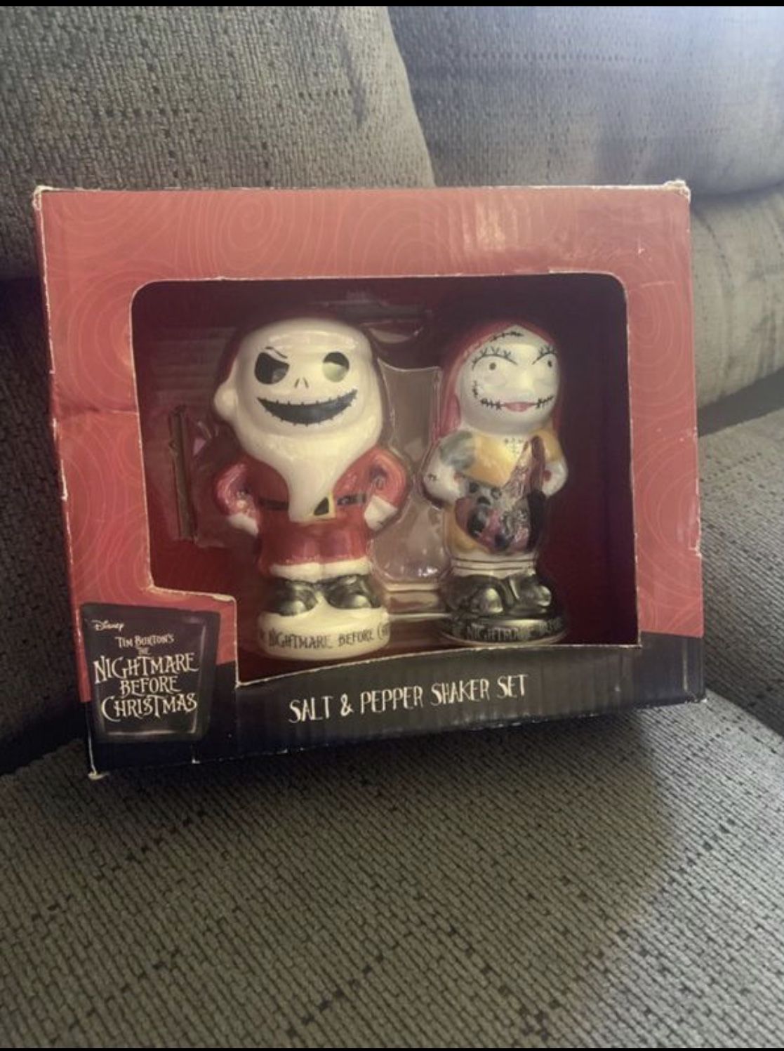 Disney jack and sally salt and pepper shakers $10