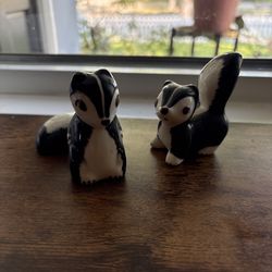 Skunk figurines