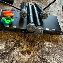 4-channel Wireless Microphone System