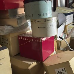 Vintage Hats In Boxes 