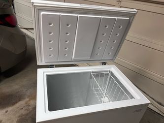 Like New Arctic King Chest Freezer