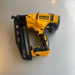 DEWALT 20V MAX XR Lithium-Ion Electric Cordless 16-Gauge Angled Finishing Nailer (Tool Only)