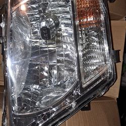 Nissan Pathfinder Headlight Oem