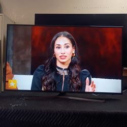 55 Inch Samsung Smart 4k Ultra HD Beautiful Tv Comes With Remote Control Shows Great Quality Clear Picture Works Perfect Guaranteed 