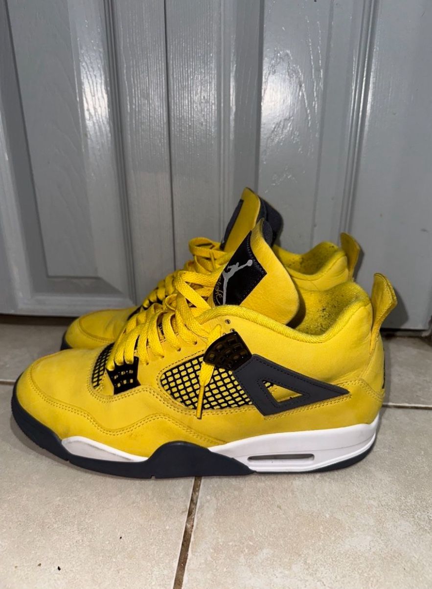 Jordan 4 Lightings Size 10.5