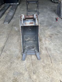 Volvo 12" Mini Excavator Digging Bucket | 38mm Pins | Quick Coupler