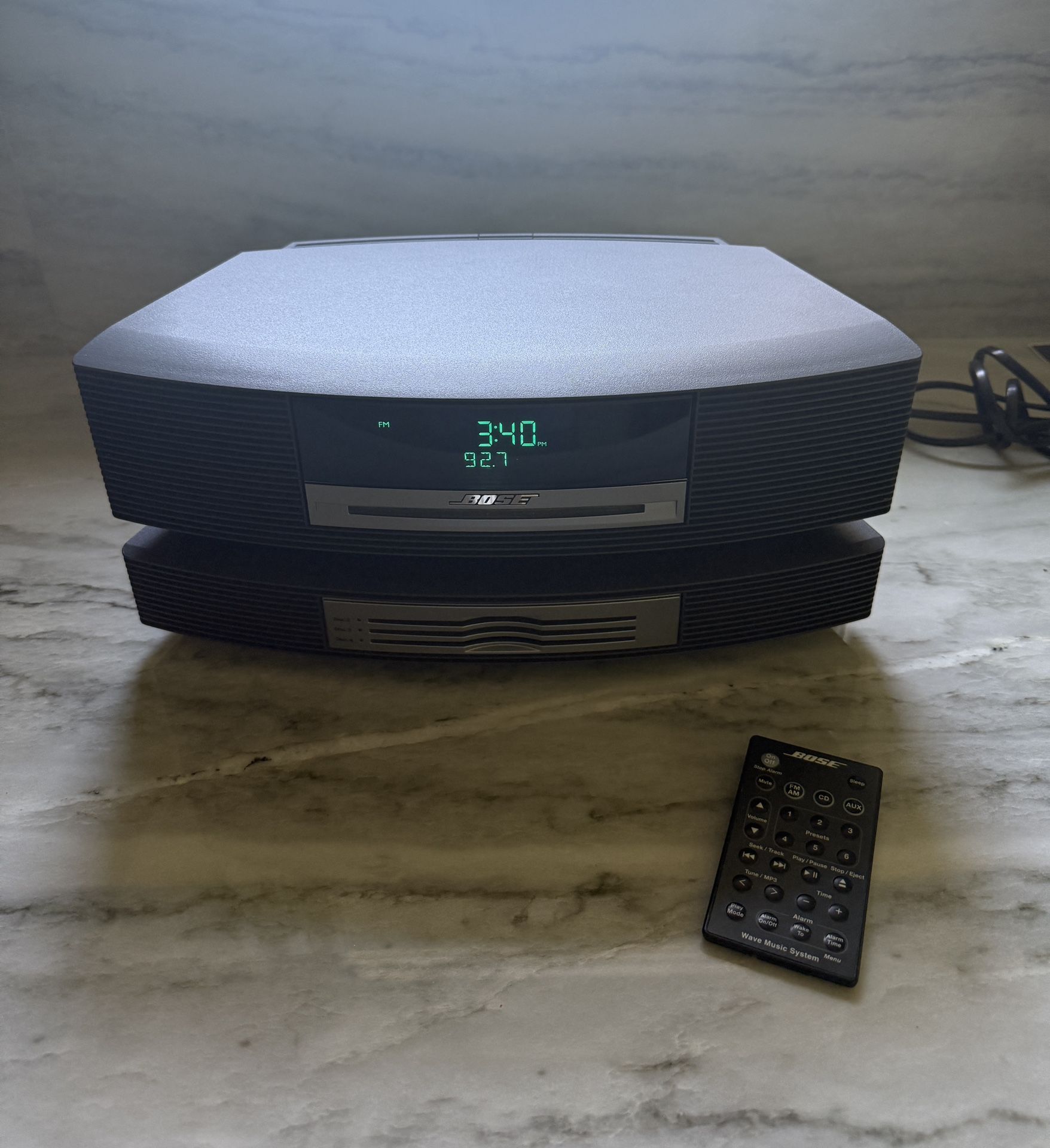 Bose Wave Music System CD Radio W/ 3 Disc Multi CD Changer & 2 Controllers