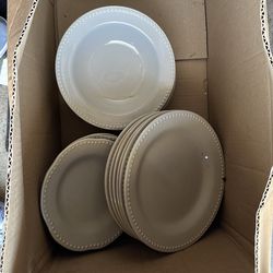 6 dinner plates, 6 salad bowls and 6 soup bowls