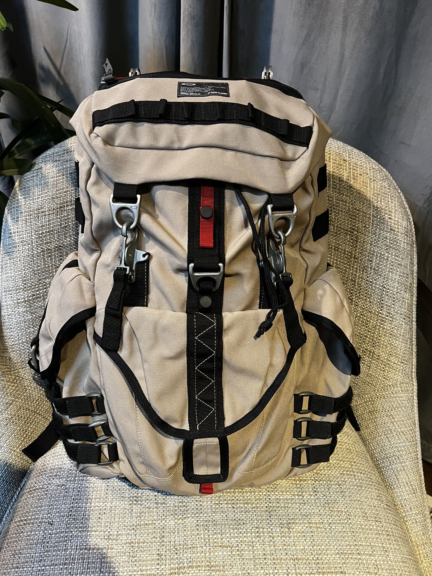 OAKLEY BACKPACK TACTICAL FIELD GEAR MECHANISM