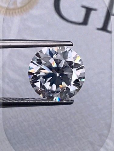 2.5 Carat Moissanite Diamond With GRA Certificate