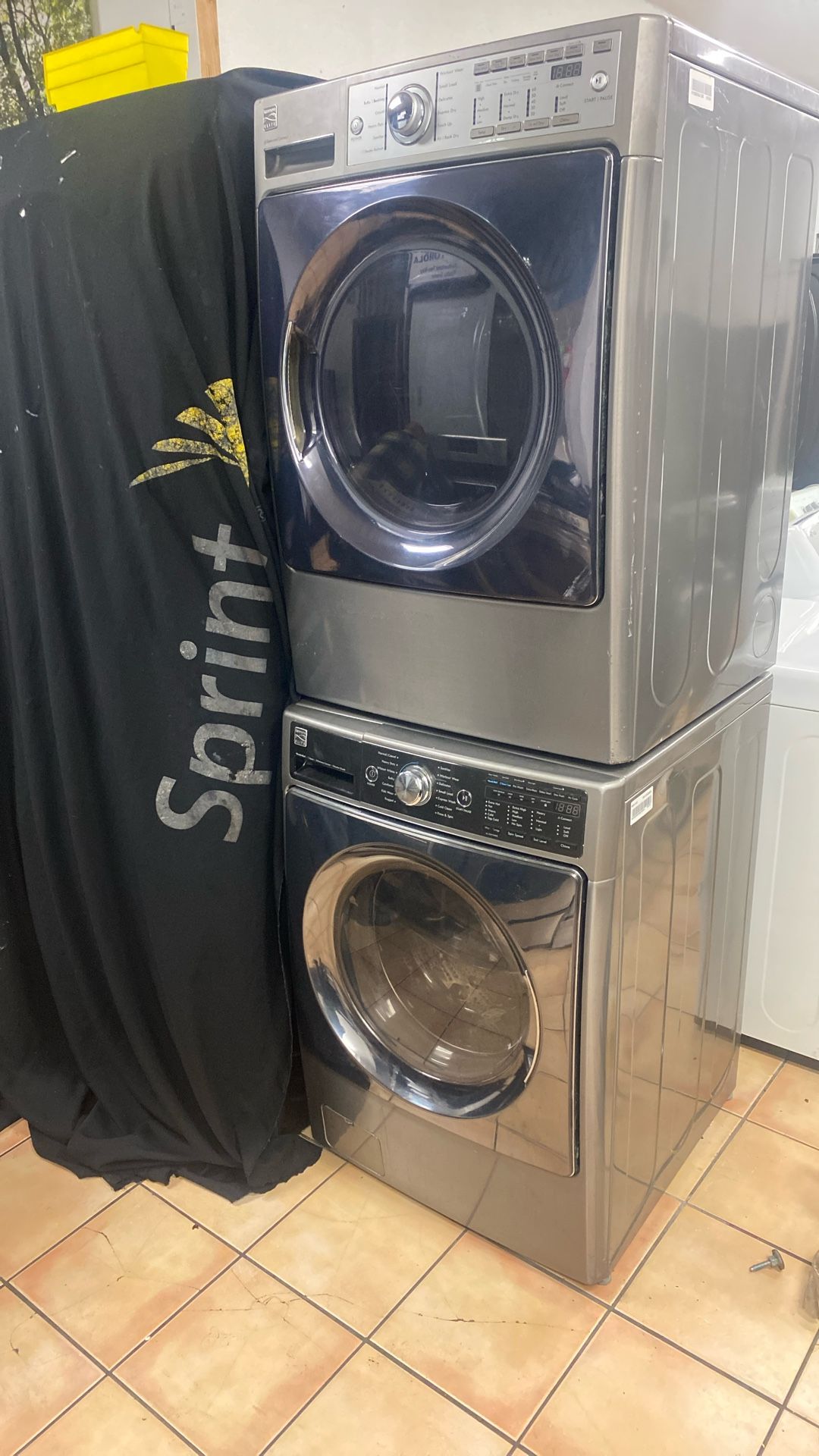 WASHER AND ELECTRIC DRYER 220V