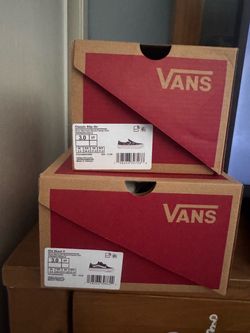 2 Pairs. VANS Mermaid glow in the dark AND slip-on. Size 3.