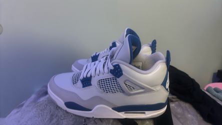 Jordan 4 military blues size 8.5