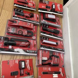 Milwaukee Flashlights M 18 And M 12 Tools Klein Tools Read Below