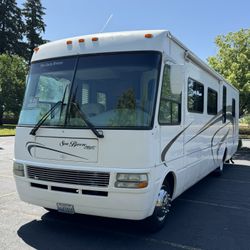 2004 National Sea Breeze 8360LX Motorhome
