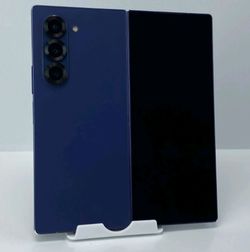 Z Fold 6 (Blue 💙) • 256 GB • UNLOCKED 🔐 (Price Firm)