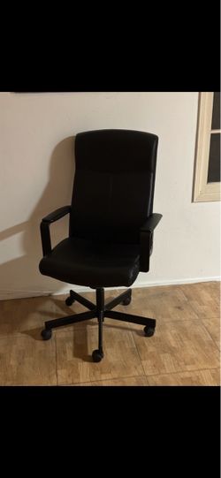 Black High-Back Office Chair with Armrests