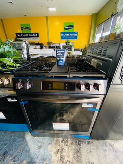 Frigidaire negra slide in a Pagos