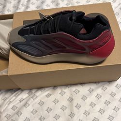 Yeezy 700 V3